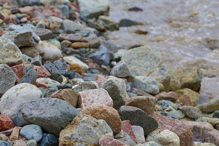 97小伙花150元买奇石,小伙花3万买的石头竟是价值千万