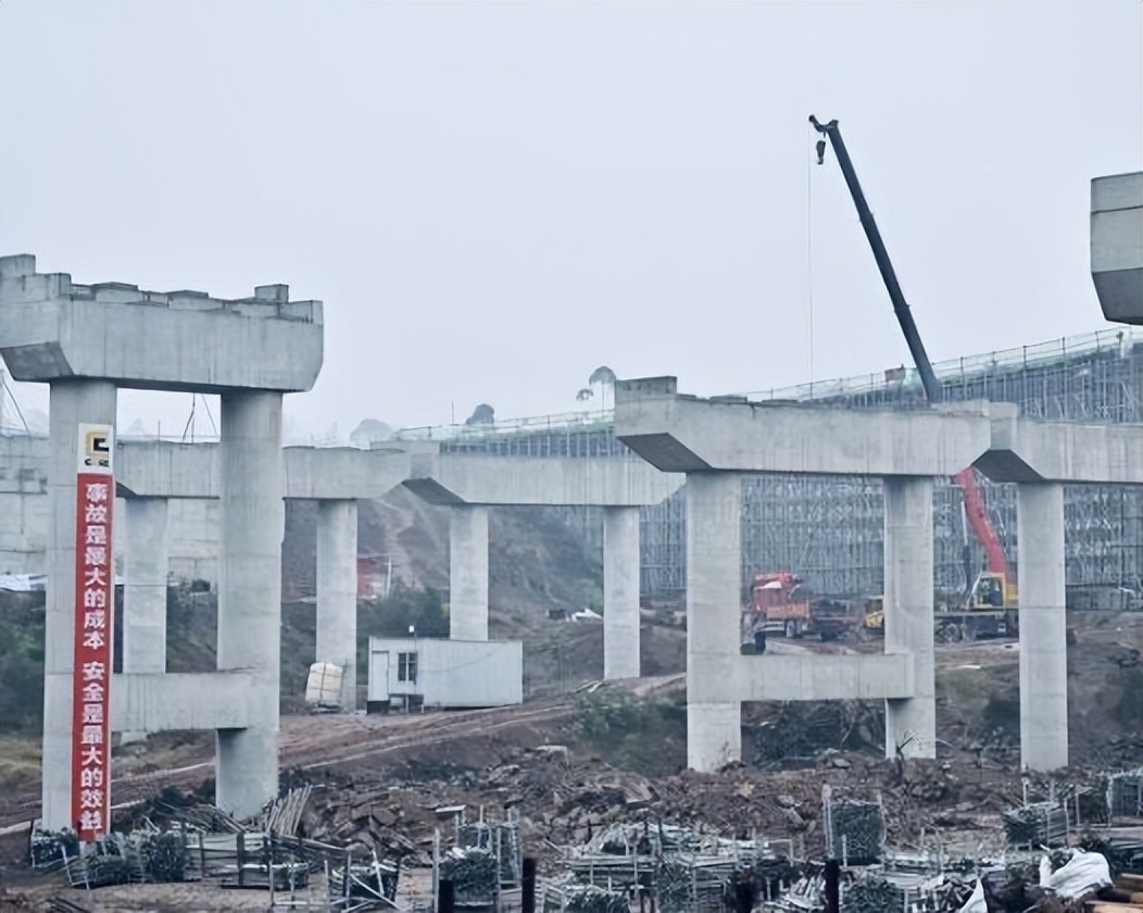 它是重庆最大的高速投资项目，总投资646亿，预计2024年有所收获