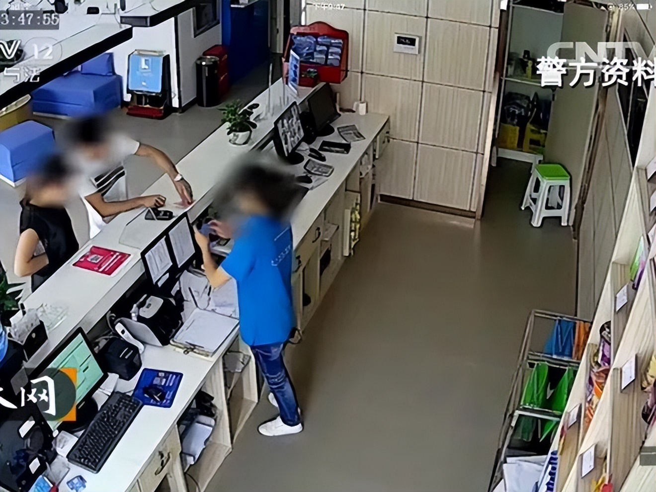 老汉在荒地发现女尸,老汉田里挖出无名女尸