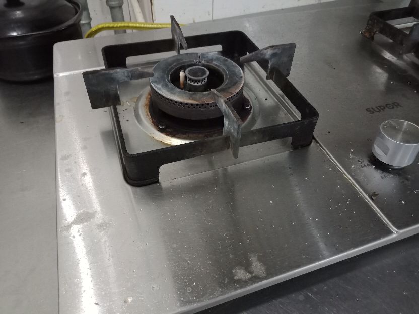 家里买燃气灶时别乱买，选不好就会中商家圈套，现在知道还不迟