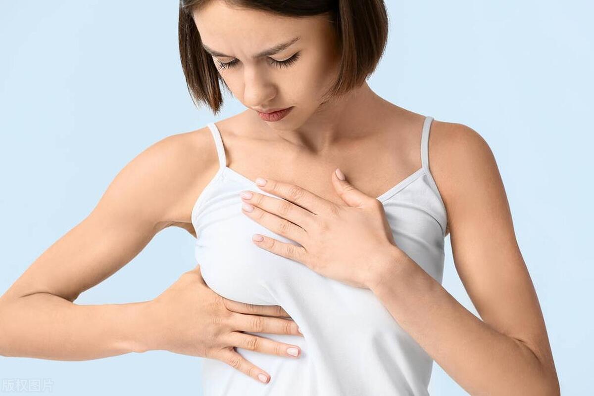 女性胸部为什么会发黑怎么去除,胸部颜色深说明什么问题