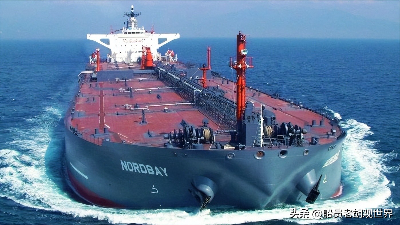 沙特750吨油船,装载30吨石油