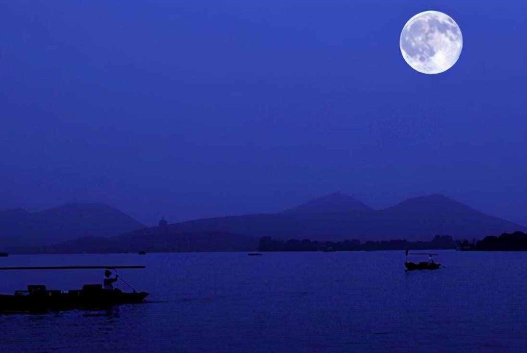 李白秋月无边全文,李白最经典的十首诗