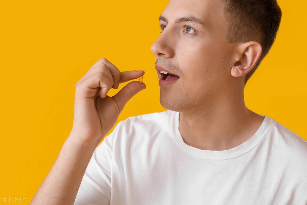 年纪轻轻却阳痿了？医生提醒：及时补充，可能是缺了这2种维生素