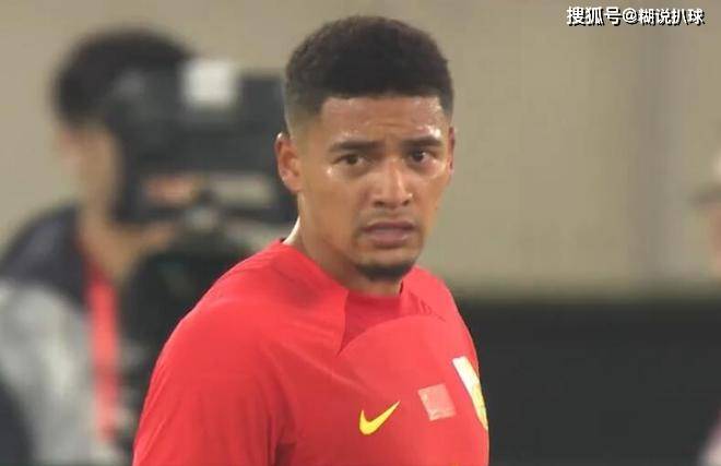 国足为什么用颜骏凌而不用王大雷,国足武磊韦世豪照片和王大雷