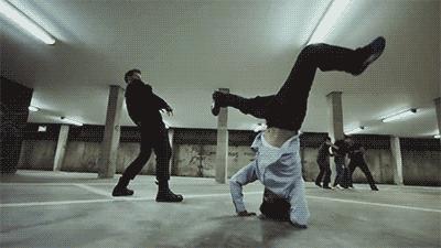 女孩去纹身结果喜欢上了纹身师,陪老婆去纹身