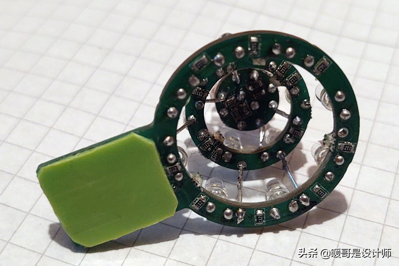 圣诞节圣诞树亮灯,圣诞节圣诞树点亮