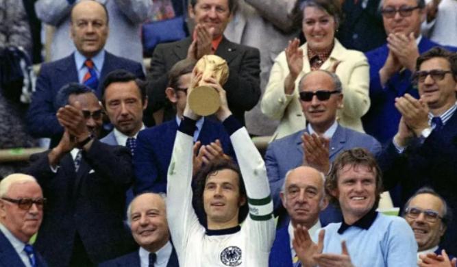 世界足坛史上十大巨星,世界足坛最伟大的十大球星