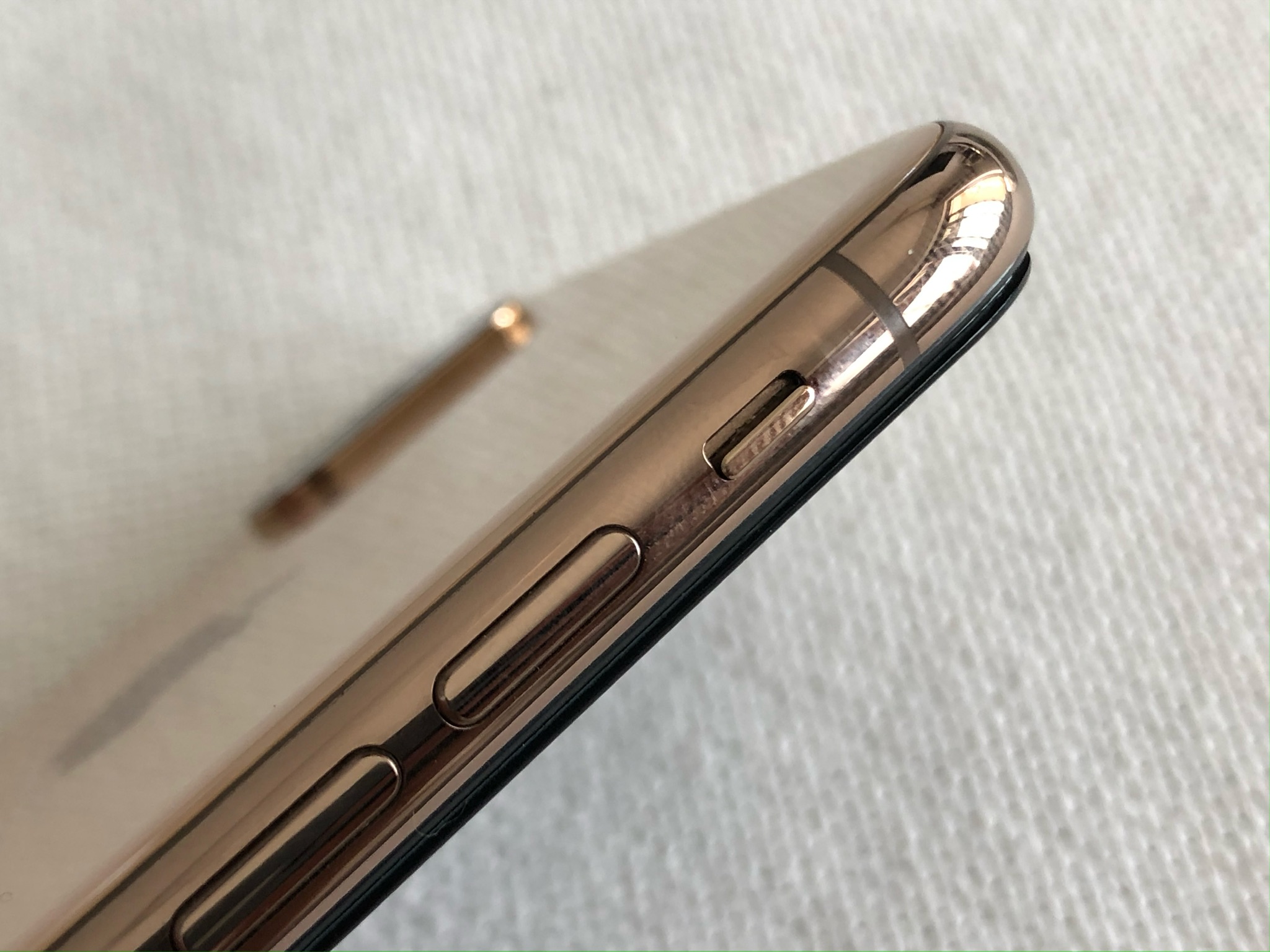 在二手市场收了一部iPhoneXS，开始为安卓低端机市场担忧了