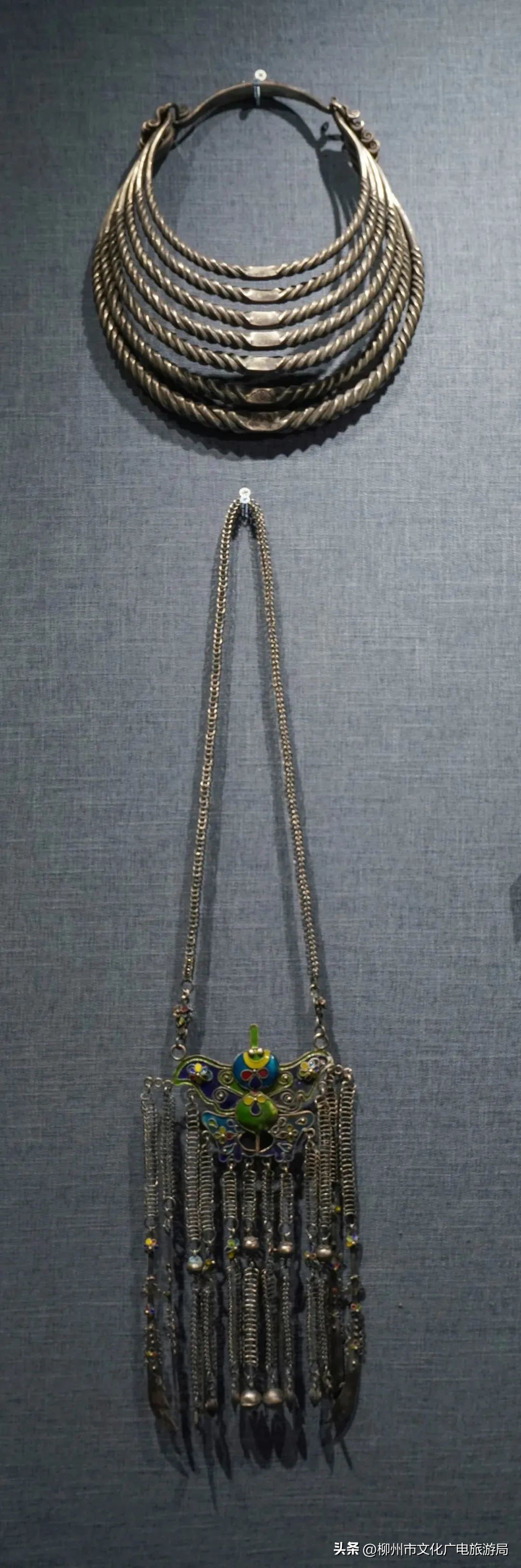 “巧手织就彩衣裳”市群艺馆馆藏少数民族服饰之“霓裳羽衣”，邀你云观展