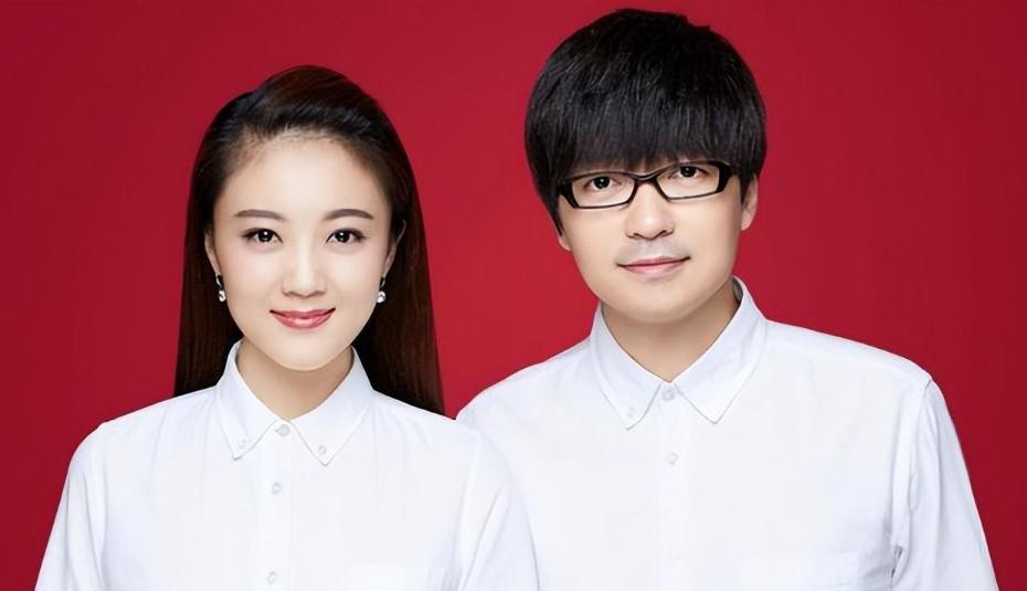 昔日爆红组合街头卖唱,曾经红极一时现在却卖唱的歌手