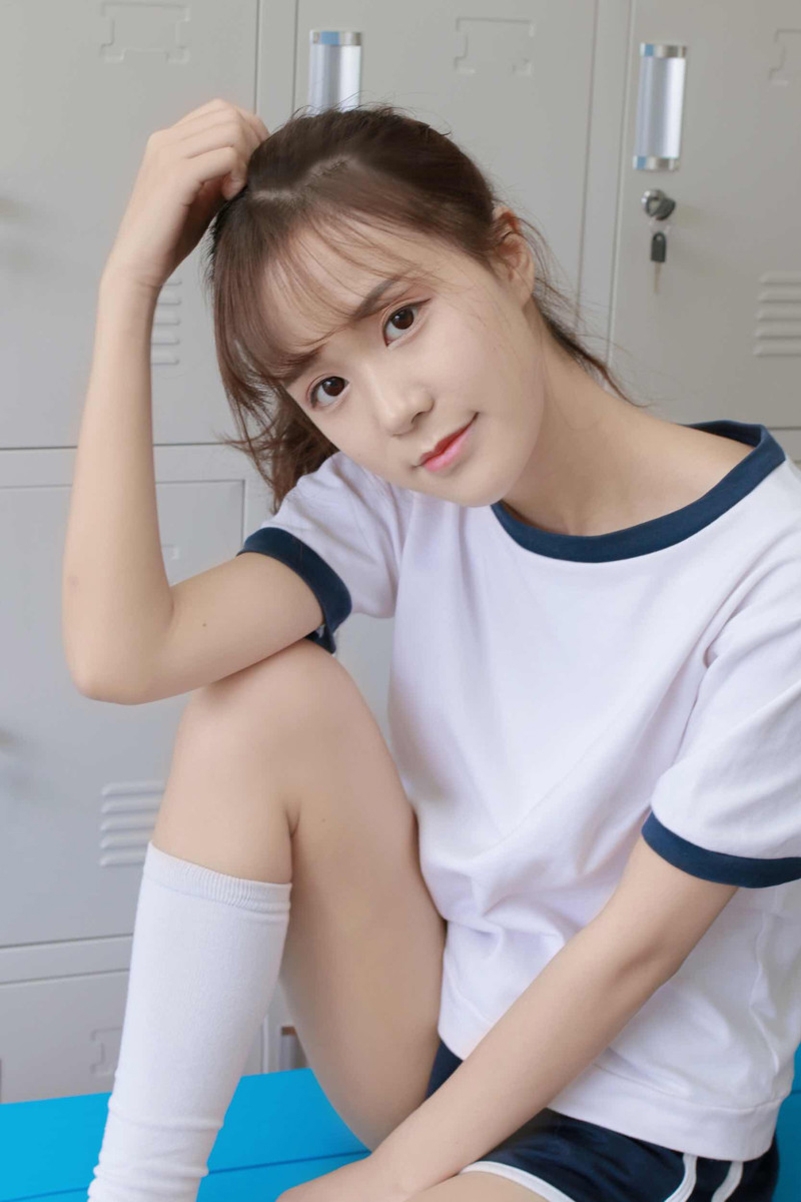 清纯迷人的校花,清纯迷人的小女孩