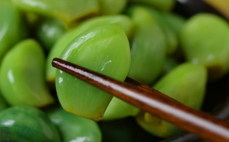 醋腌腊八蒜的正确方法,腌腊八蒜时只放醋就错了教你一招