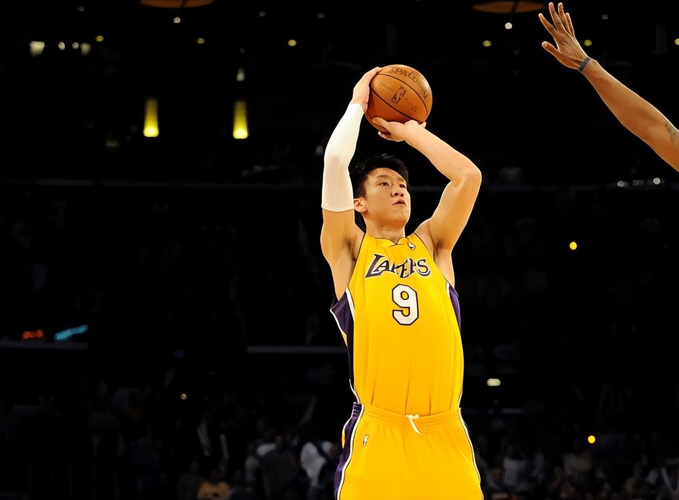 孙悦在湖人试训时的表现,孙悦湖人登场