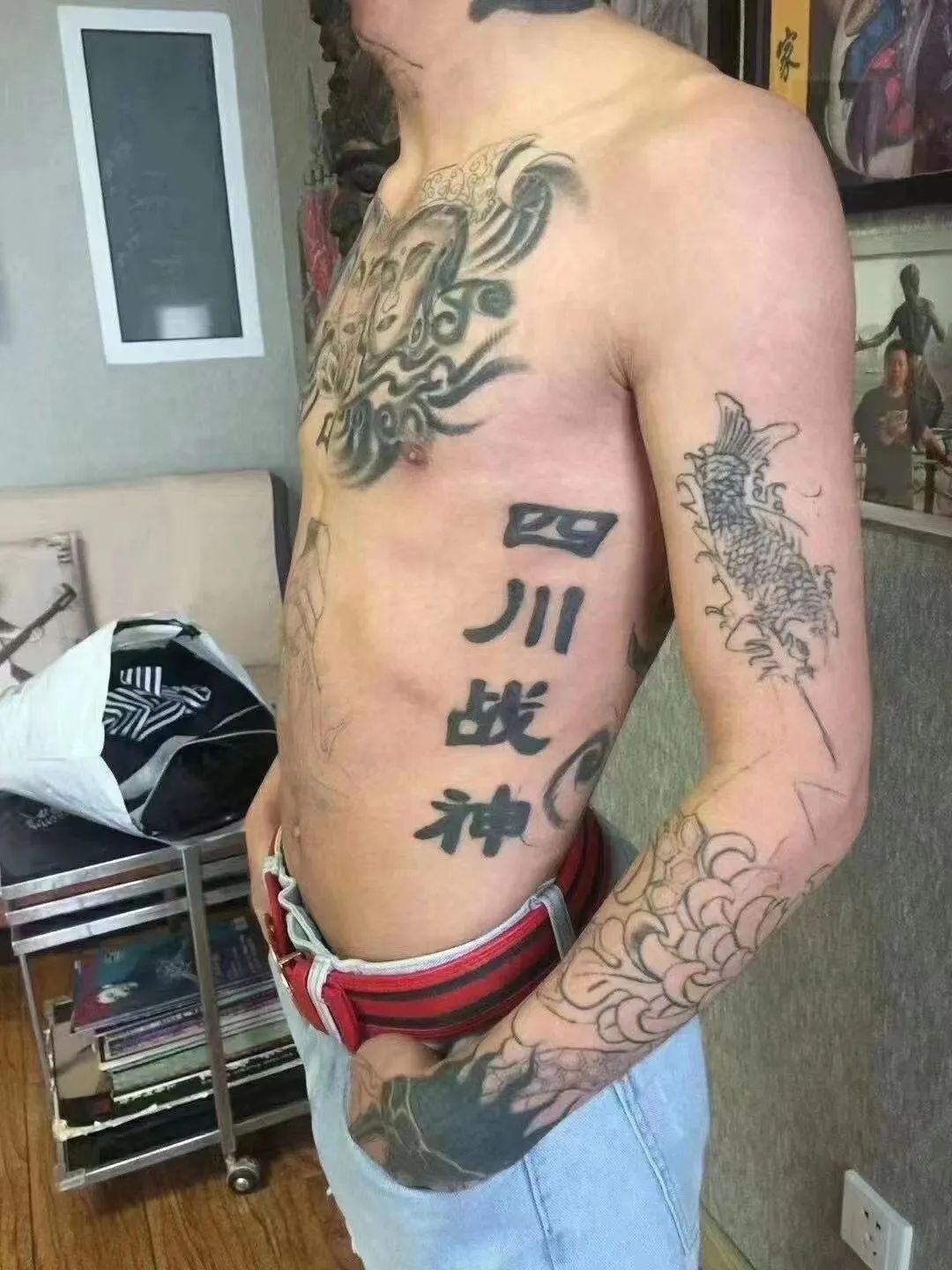 老外纹身汉字,老外汉字纹身