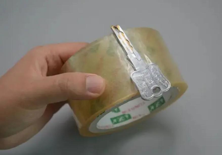 家里废旧钥匙别扔了，这7个作用花钱都买不到，解决不少人的烦恼