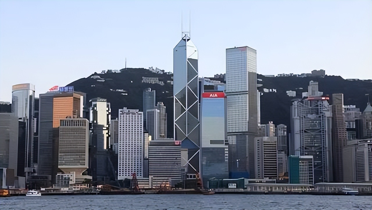 英国人不解：为何将香港归还中国？2000年英上将一句话道出真相