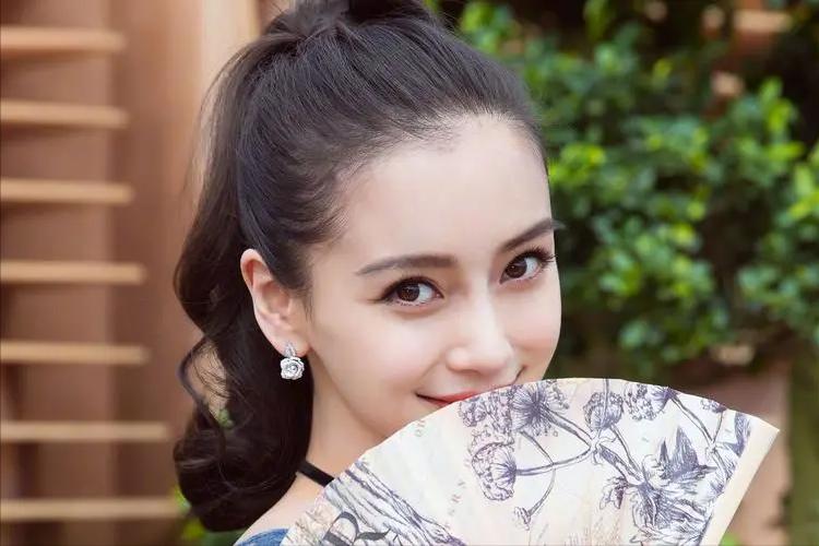 杨颖与黄晓明的真实状况,杨颖在黄晓明之前到底有多火