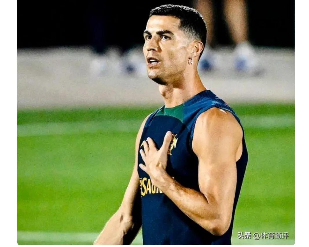 英格兰英雄凯恩射飞点球，法国佬趁机抢四，欲乘非洲骏马去争冠