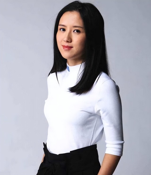 摩拜单车创始人胡玮炜卖了多少钱,ofo共享单车的创始人戴威