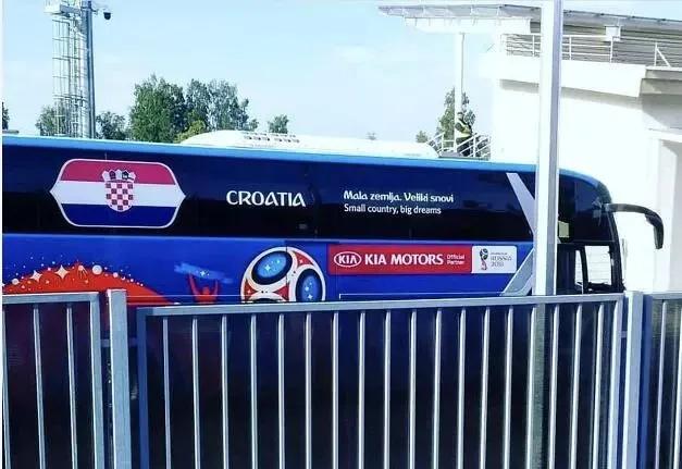 世界顶级球队的大巴车,nba球队的球队大巴