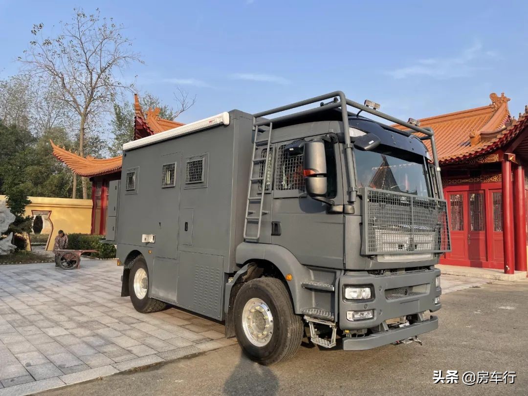 蓝牌五座德国曼重卡房车,b级越野豪华房车大全100万以上