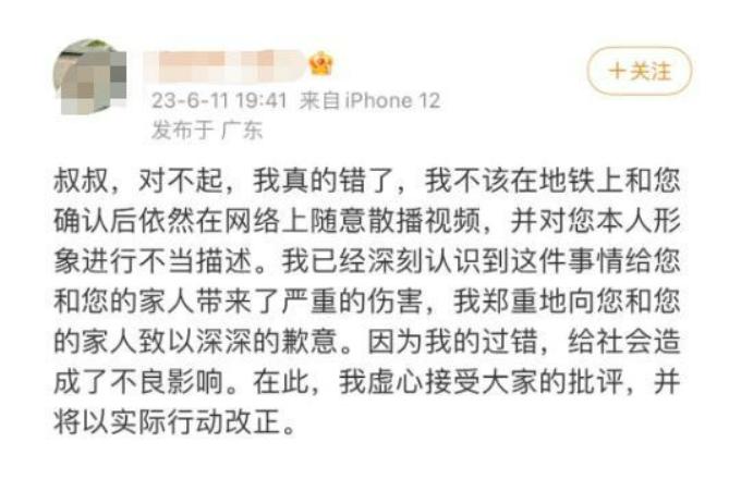 男生吃饭讨论猫屎遭女生泼饭,男孩吃饭说猫拉屎很臭