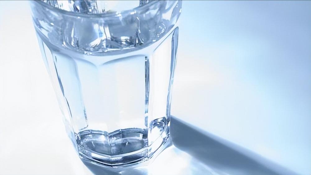 爱出汗和不爱出汗的人哪个更健康,爱出汗和不爱出汗的人都是病吗