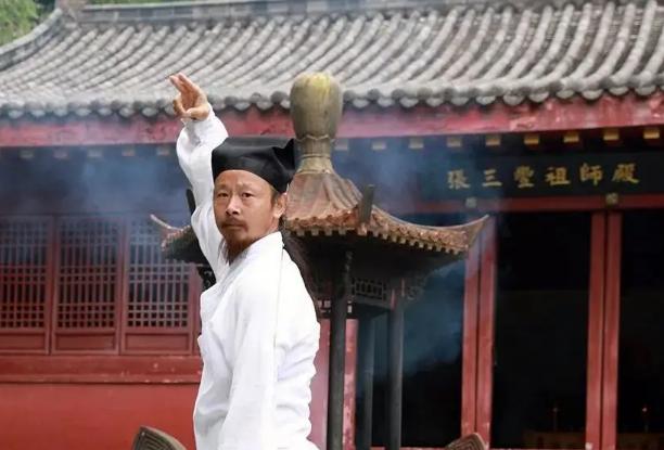 武当山轻功第一人陈师行翻车,世界轻功第一人陈师行