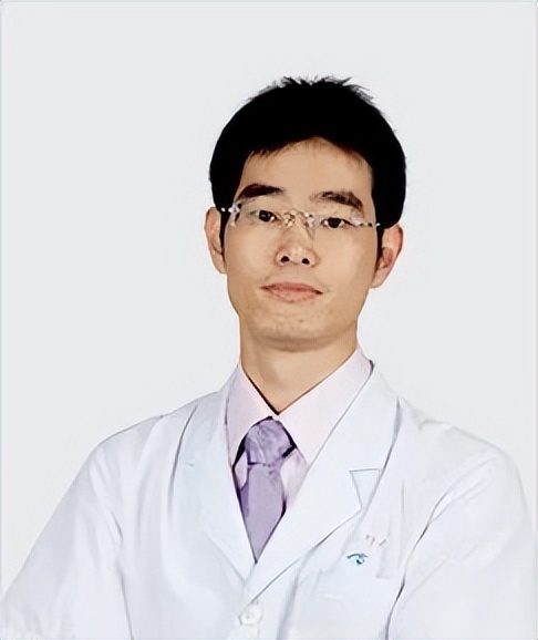 高度近视引起视网膜裂孔多少年了,高度近视造成视网膜破裂的后果