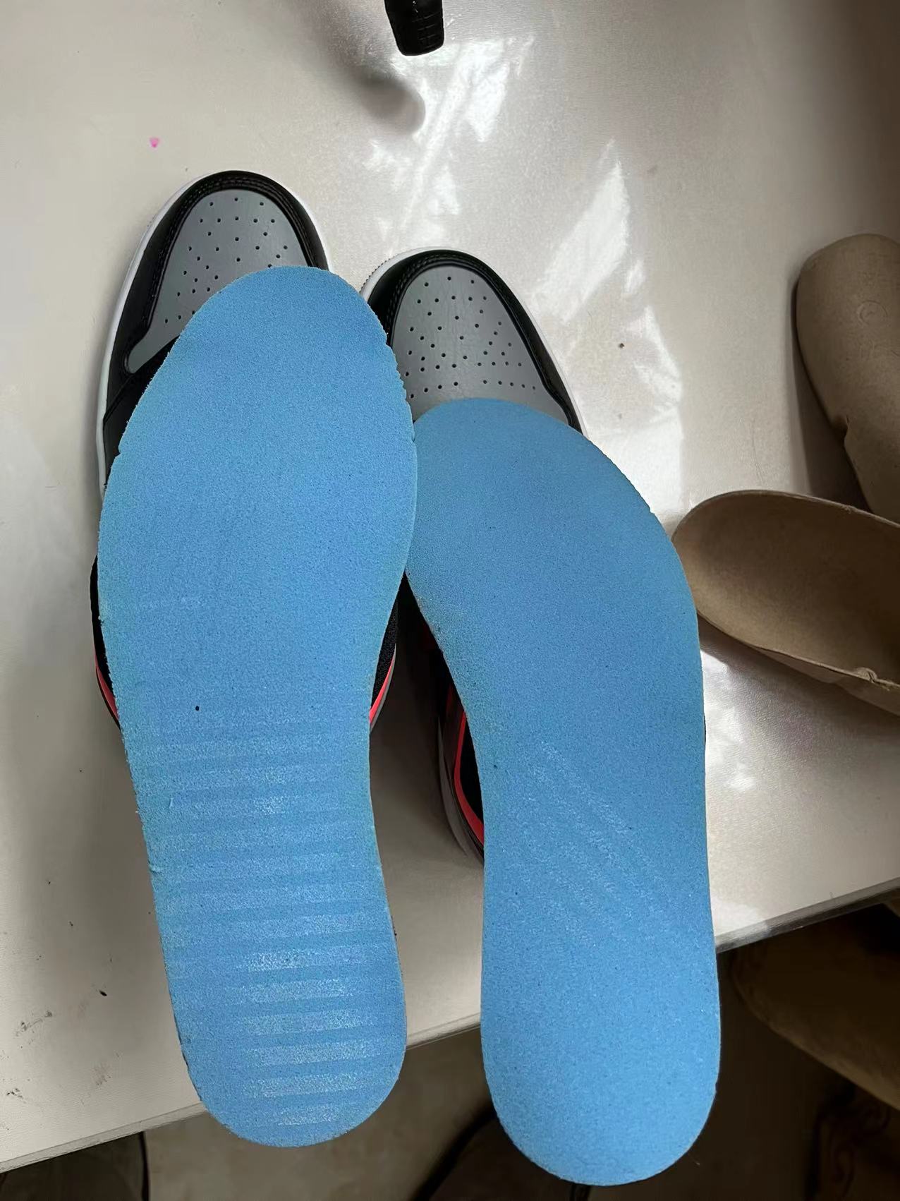 得物上买Nikeaj运动鞋，收到非正品？