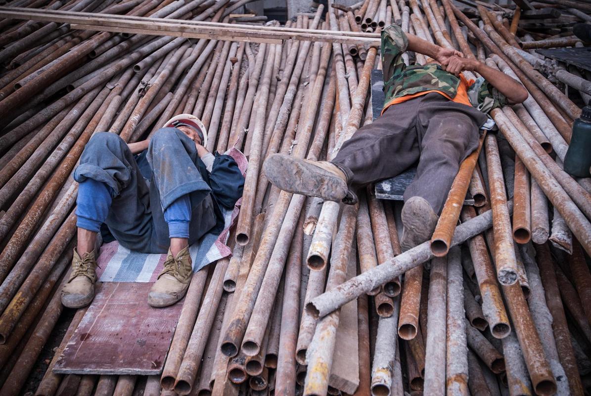 河南农民工买了件绿马甲，被误判13年，差15天刑满却被无罪释放