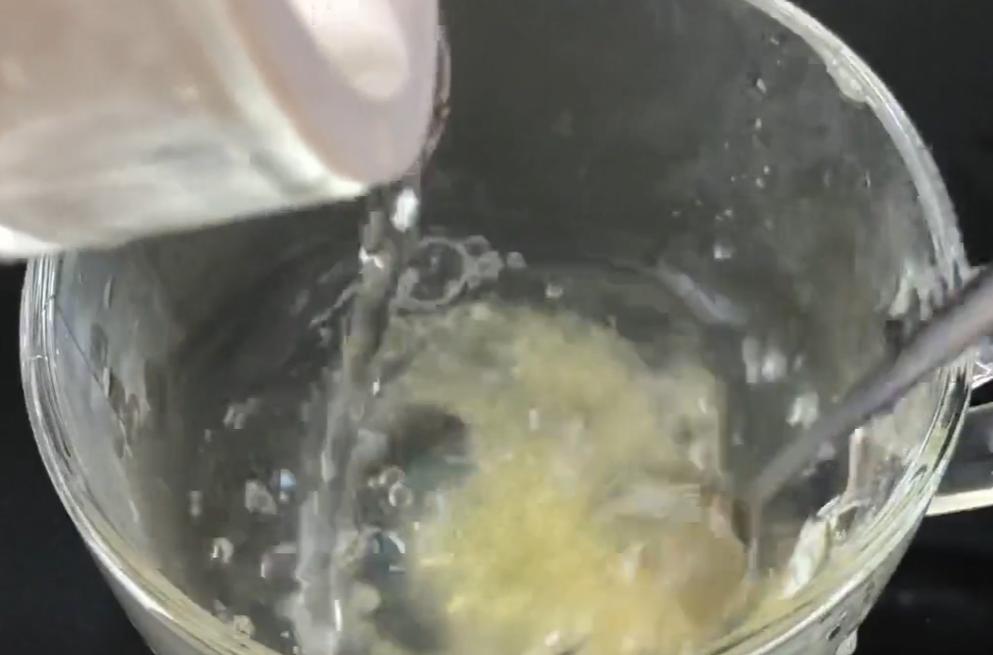 喝蜂蜜水的4大禁忌你了解几种,喝蜂蜜水的正确方法和注意事项