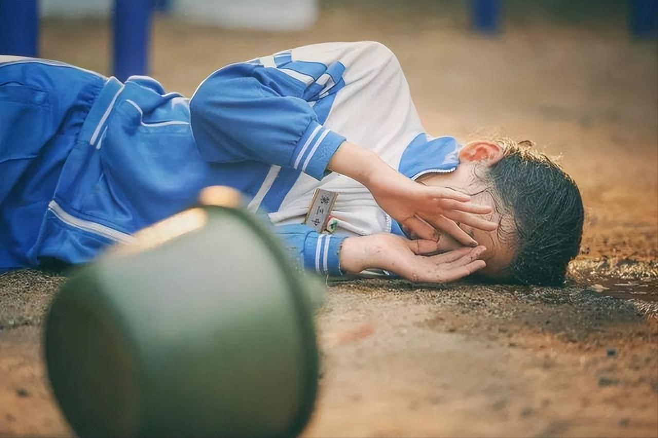 5岁女孩放学回家哭,5岁小孩放学回来哭了