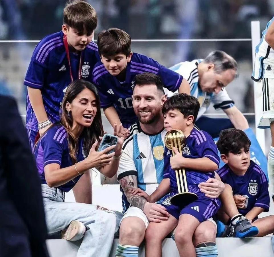 球王梅西天神下凡率一场未败夺冠,梅西安东内拉颜值巅峰