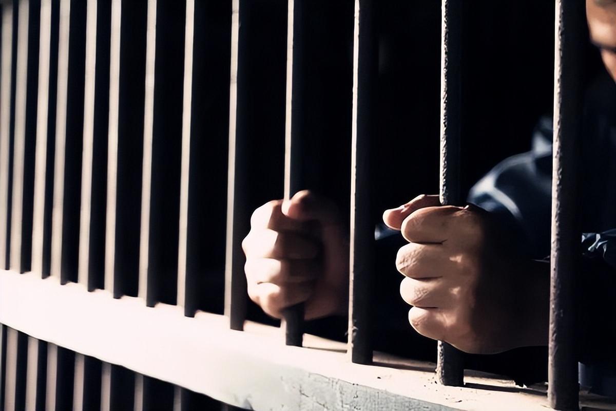 男子卖4厘米枪形钥匙扣,枪形钥匙扣判刑结果