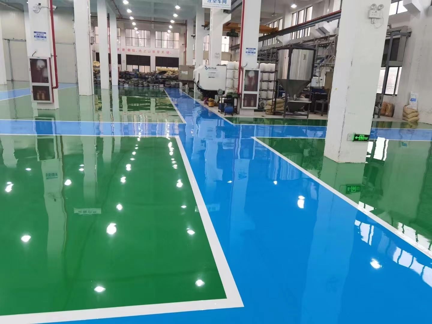 环氧自流平地坪施工完整版,环氧地坪自流平是怎样做的