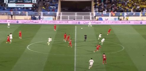 沙特c罗超级滞空头球,c罗戴帽利雅得胜利5-0迎联赛首胜