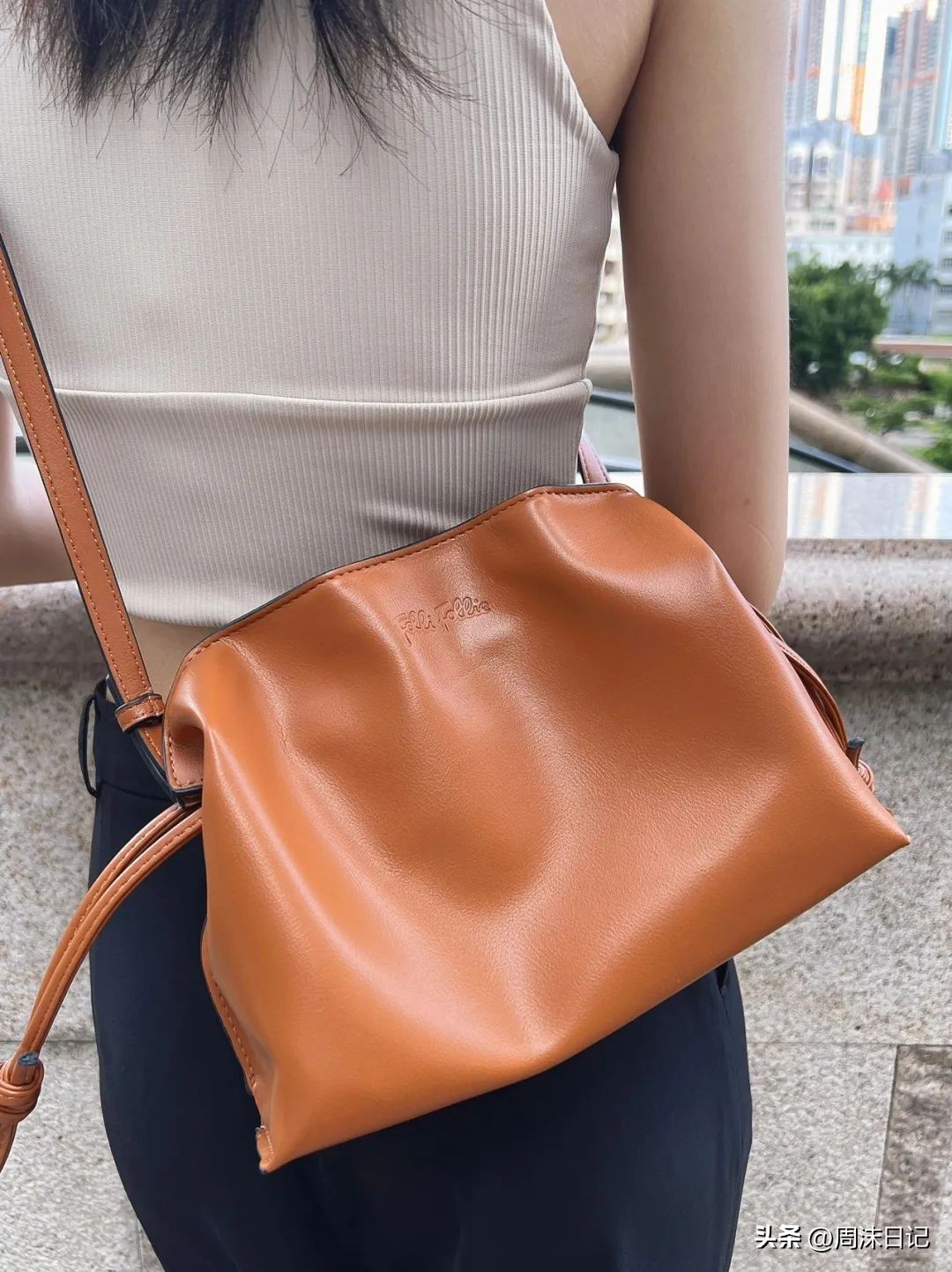 奢侈包的背法,头层牛皮旅行包三种背法