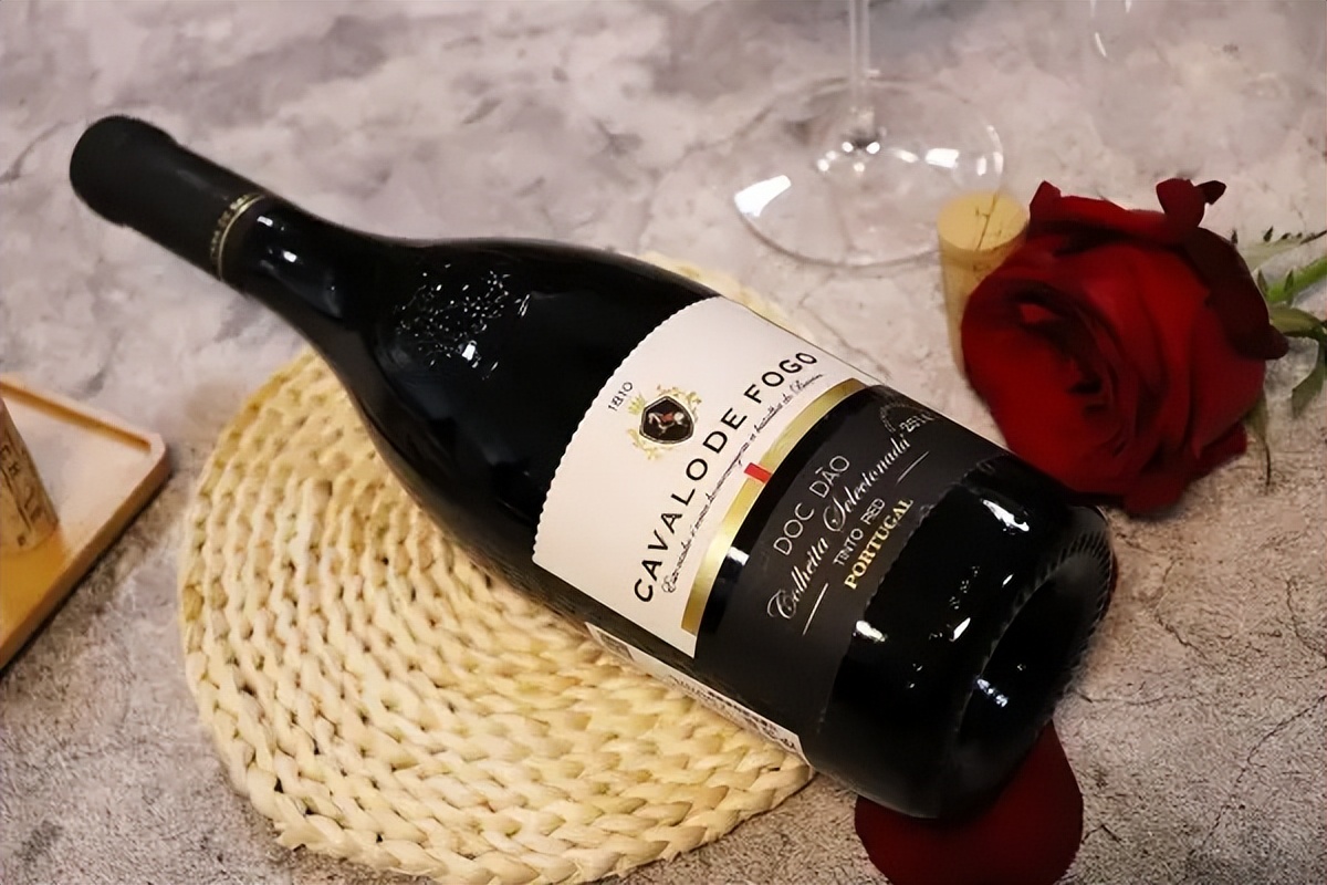 酒瓶身没有标签是真酒还是假酒,酒没标固态标识是纯粮的吗