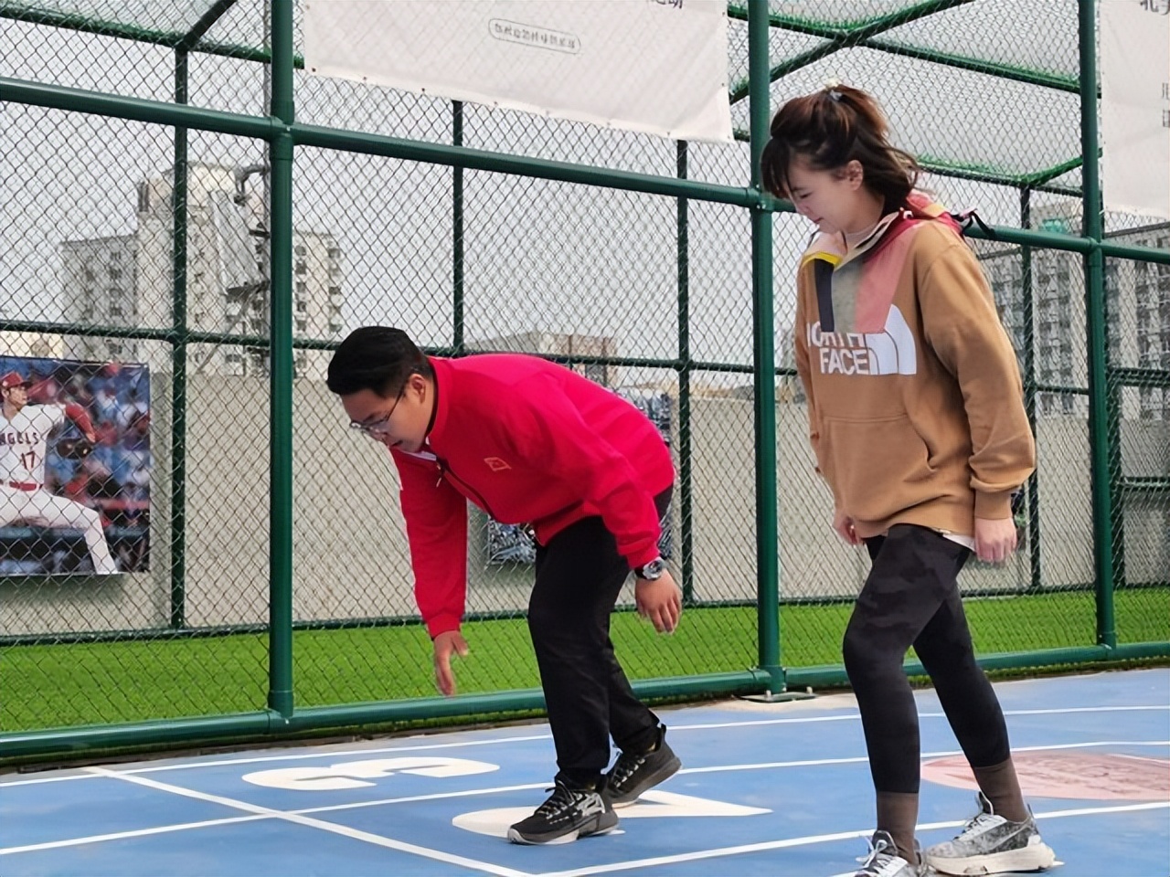 中招体育排球训练方法,中招排球垫球技巧