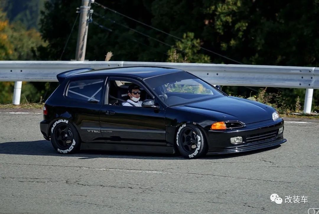 战斗范儿拉满的黑武士本田飞度GE和思域EG,兼顾素雅和张狂