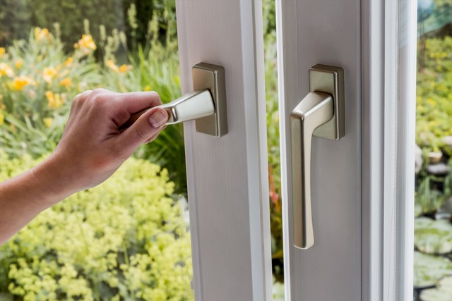 宝宝反复出湿疹热疹怎么办,宝宝脸上湿疹摸上去粗糙热了发红