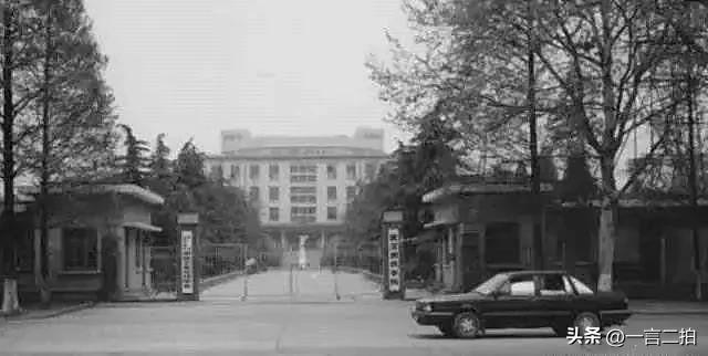 许家印：干过保安掏过粪，一朝发迹后风光无限，如今让人唏嘘