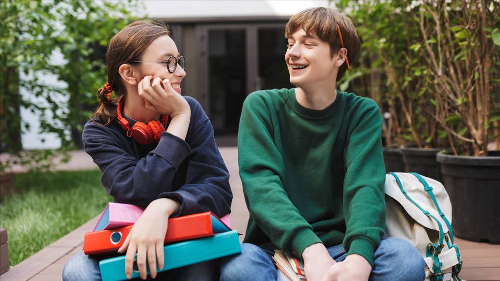 孩子早恋爱了如何与对方家长沟通?理智分析,相互体谅,达成共识