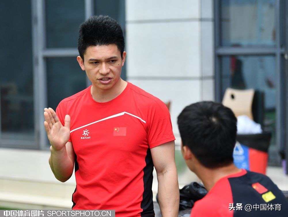 中国攀岩队钟齐鑫,攀岩世界冠军钟齐鑫简历