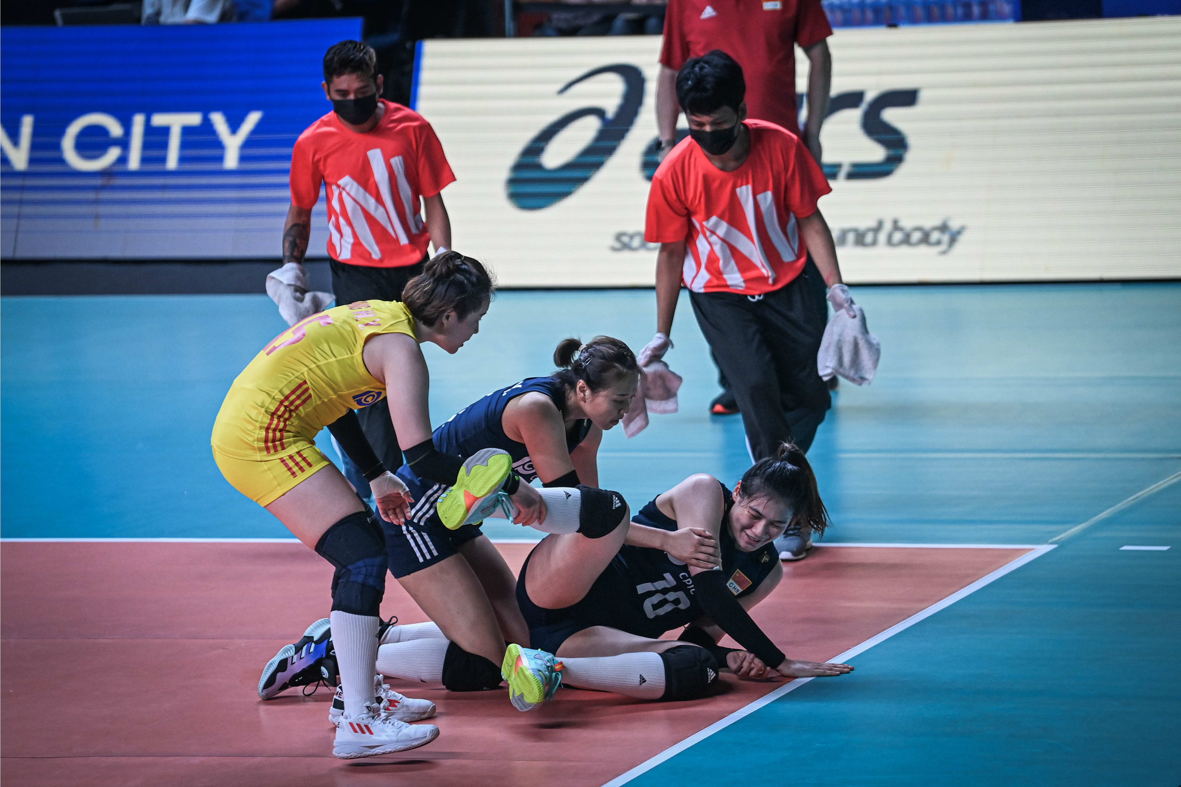 中国女排1比3不敌日本，第四局12比25落败，日本八战全胜高居第一