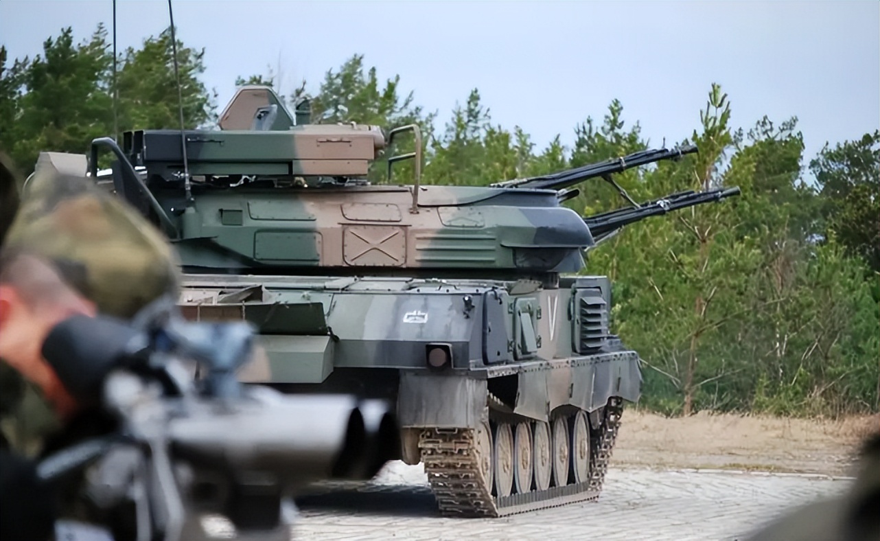 美国向波兰出售m1a2坦克,俄罗斯坦克和m1a2对比