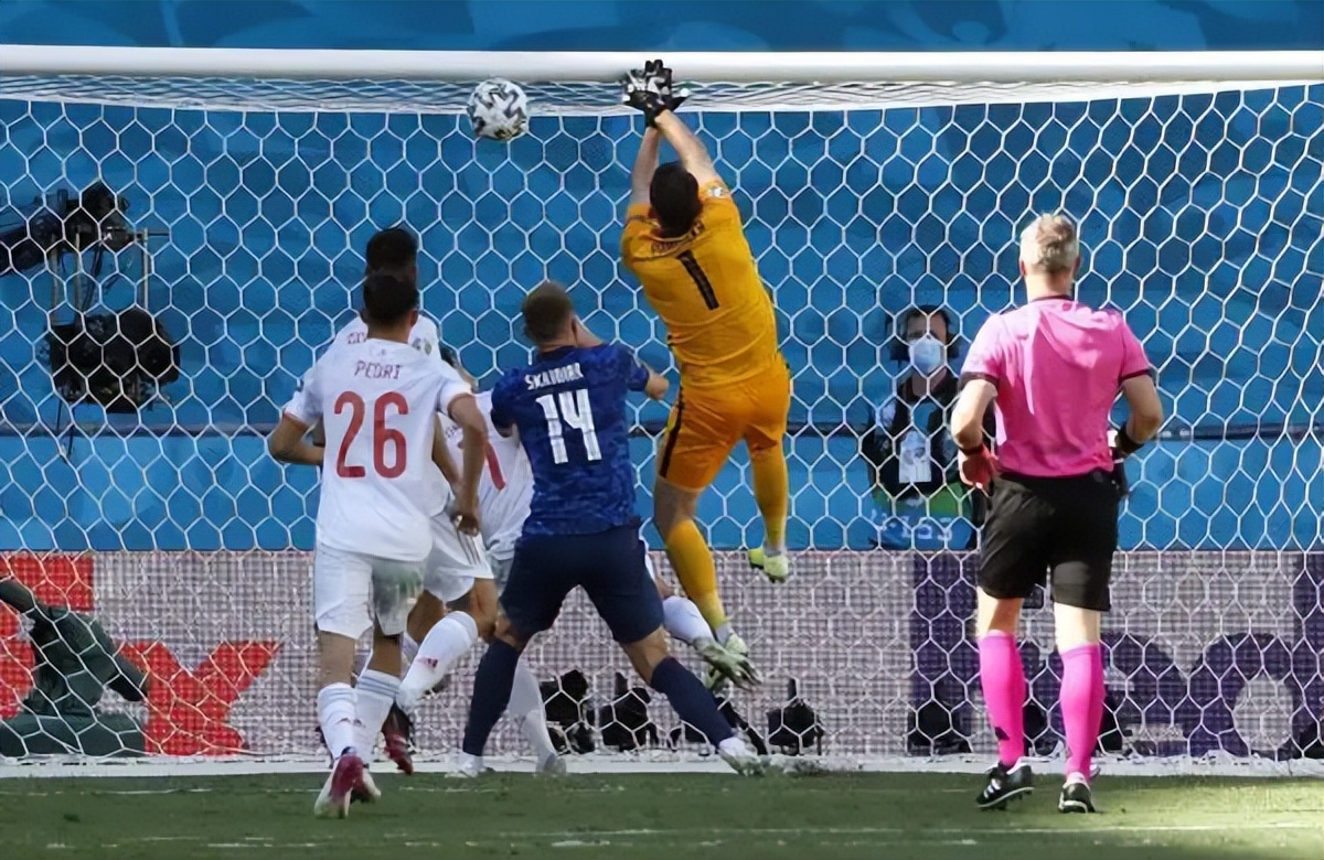 被本泽马逼抢失误的门将系列,欧冠门将失误本泽马