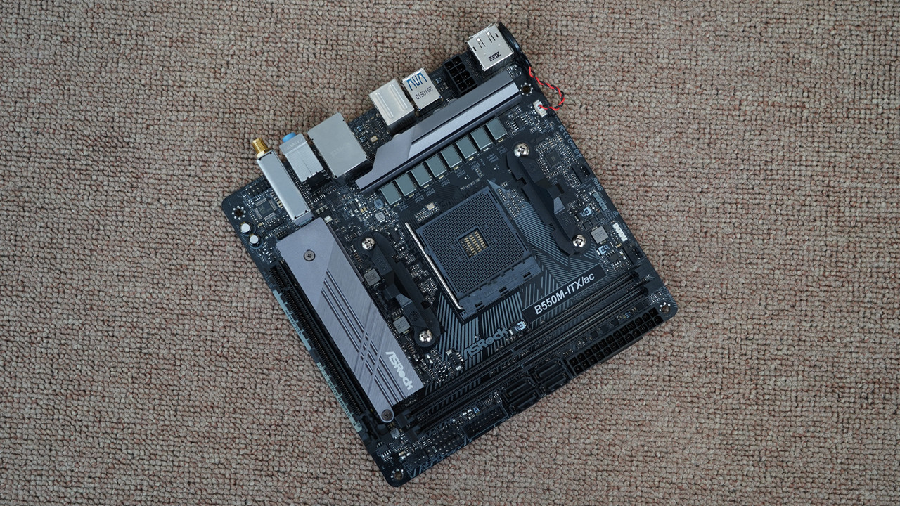 我骗媳妇说这是大号路由器，偷偷打造了一台高颜值ITX主机